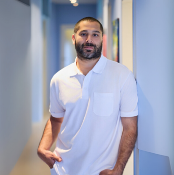 dr. babak hatami kia background 2